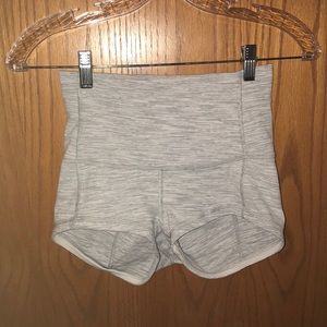 NWOT Lululemon Wunder shorts, size 4